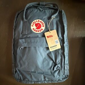 Fjällräven Kånken Classic Backpack Graphite Gray NWT Scandinavian Minimalistic